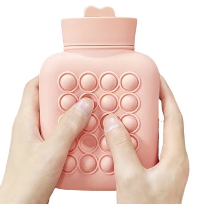 ราคาดี กระป๋องน้ําร้อน 1 ลิตร สําหรับการบรรเทาความเจ็บปวด ไม่มี BPA และมีสารซิลิโคนประเภทอาหาร ออนไลน์