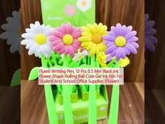 สายพิมพ์แบบไหล 12 ชิ้น 0.5 มม สีดํา รูปดอกไม้ โกลลิ่งบอล สีเข็มเจลน่ารัก สําหรับนักเรียนและของสํานักงานโรงเรียน (ดอกไม้)